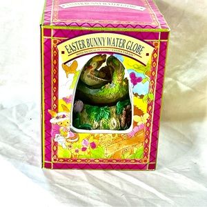 NIB… Easter Bunny Water Globe With Music Playing Easter Parade